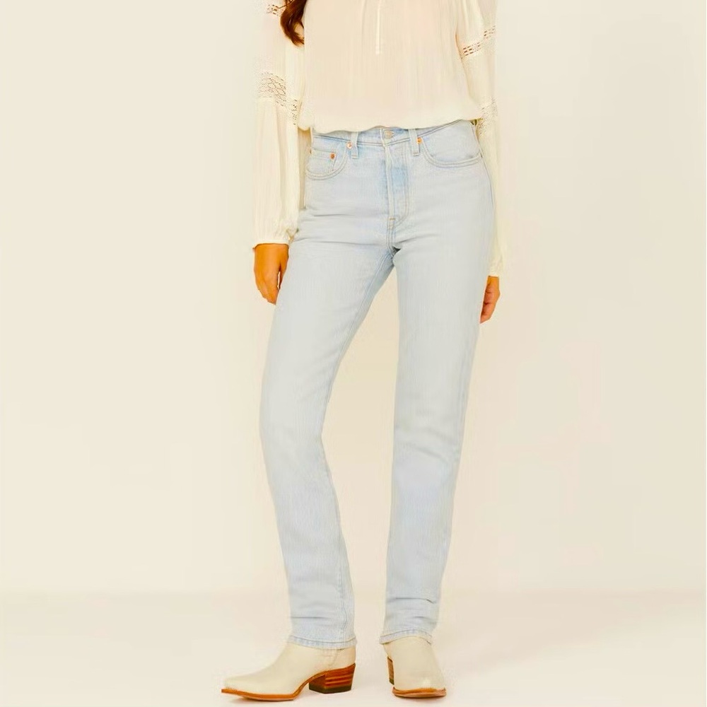 Levi’s 501 W27 (US 4/5) Light Wash High-Rise Straight Jeans Women’s 12501-0557